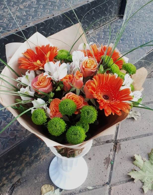 Букет цветов из: Герберы, Хризантемы, Альстромерии и Розы в городе Мегион