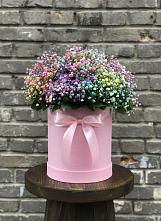Цветочная композиция из Гипсофила и Розы в шляпной коробке в городе Мегион