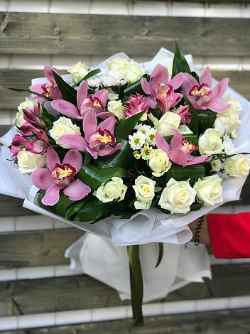 Букет цветов из: Розы и Хризантемы в городе Мегион