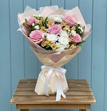 Букет цветов из:  Гвоздики, Орхидеи и Розы #REPLACE_PRED# городе Мегион