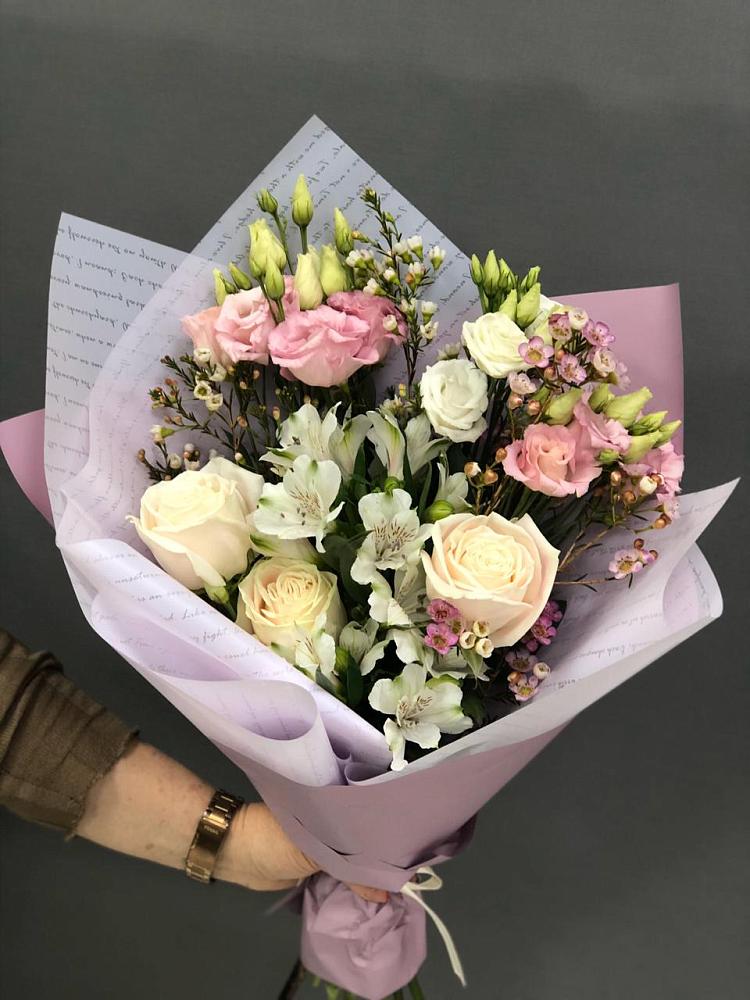 Букет цветов из: Альстромерии, Розы и Лизиантусы в городе Мегион