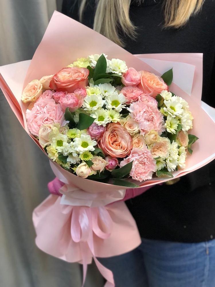 Букет цветов из: Гвоздики, Розы и Хризантемы в городе Мегион