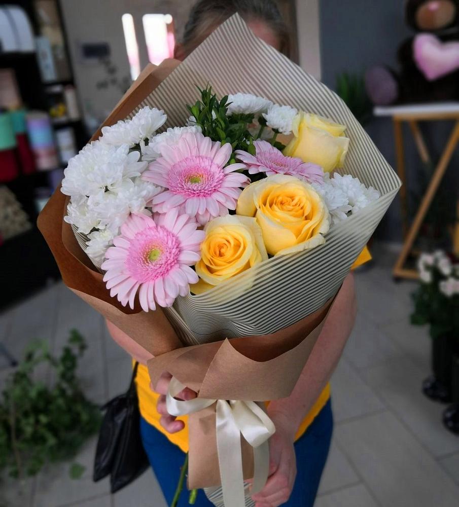 Букет цветов из: Герберы, Розы и Хризантемы в городе Мегион