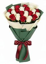 Букет Микс из красных и белых роз в городе Мегион