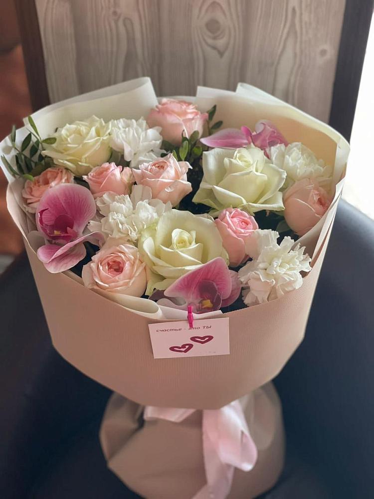 Букет цветов из: Орхидеи, Розы и Гвоздики в городе Мегион