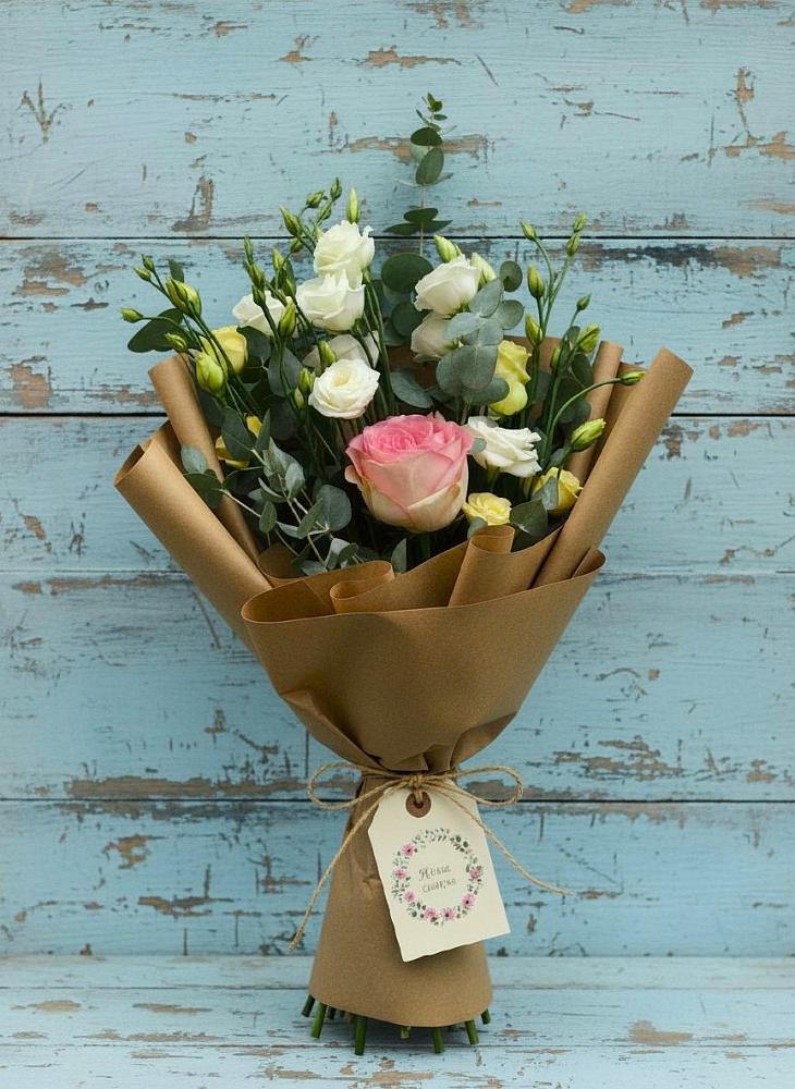 Букет цветов из: Розы и Лизиантусы в городе Мегион