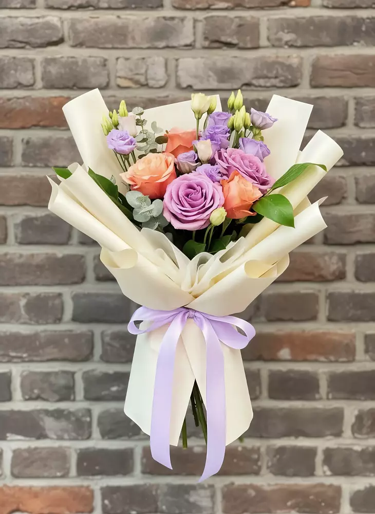 Букет цветов из: Лизиантусы и Розы в городе Мегион