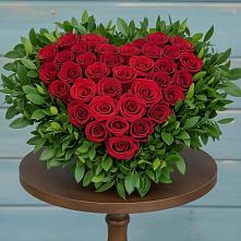 Цветочная композиция из Розы в виде сердца в городе Мегион