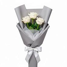 Букет 3 белые розы в городе Мегион