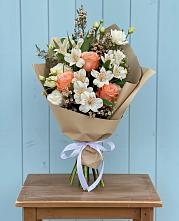 Букет цветов из:  Альстромерии, Лизиантусы, Розы и Хризантемы в городе Мегион