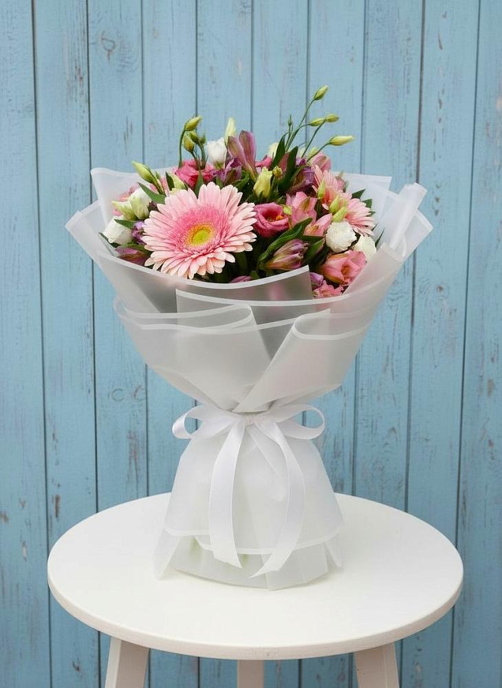 Букет цветов из: Герберы, Альстромерии и Лизиантусы в городе Мегион