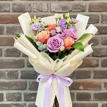 Букет цветов из:  Лизиантусы и Розы в городе Мегион