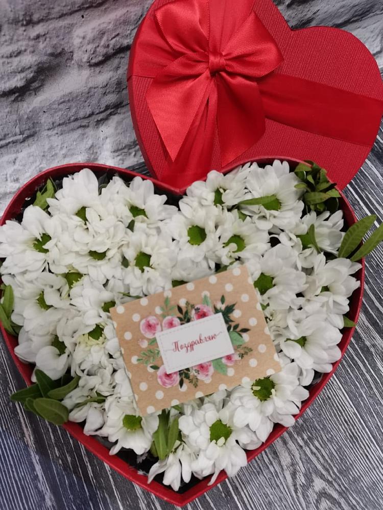 Цветочная композиция из Хризантемы в виде сердца в городе Мегион