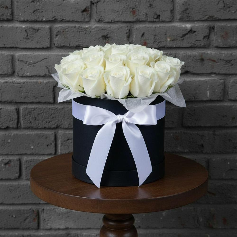 Цветочная композиция из Розы в шляпной коробке в городе Мегион