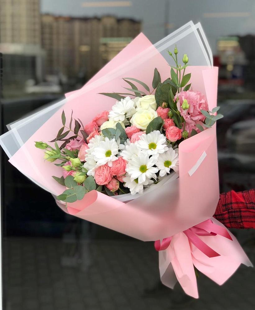 Букет нежный в городе Мегион Букет цветов из: Розы, Лизиантусы и Хризантемы в городе Мегион