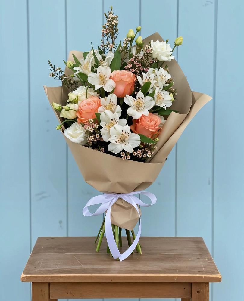 Букет цветов из: Альстромерии, Лизиантусы, Розы и Хризантемы в городе Мегион