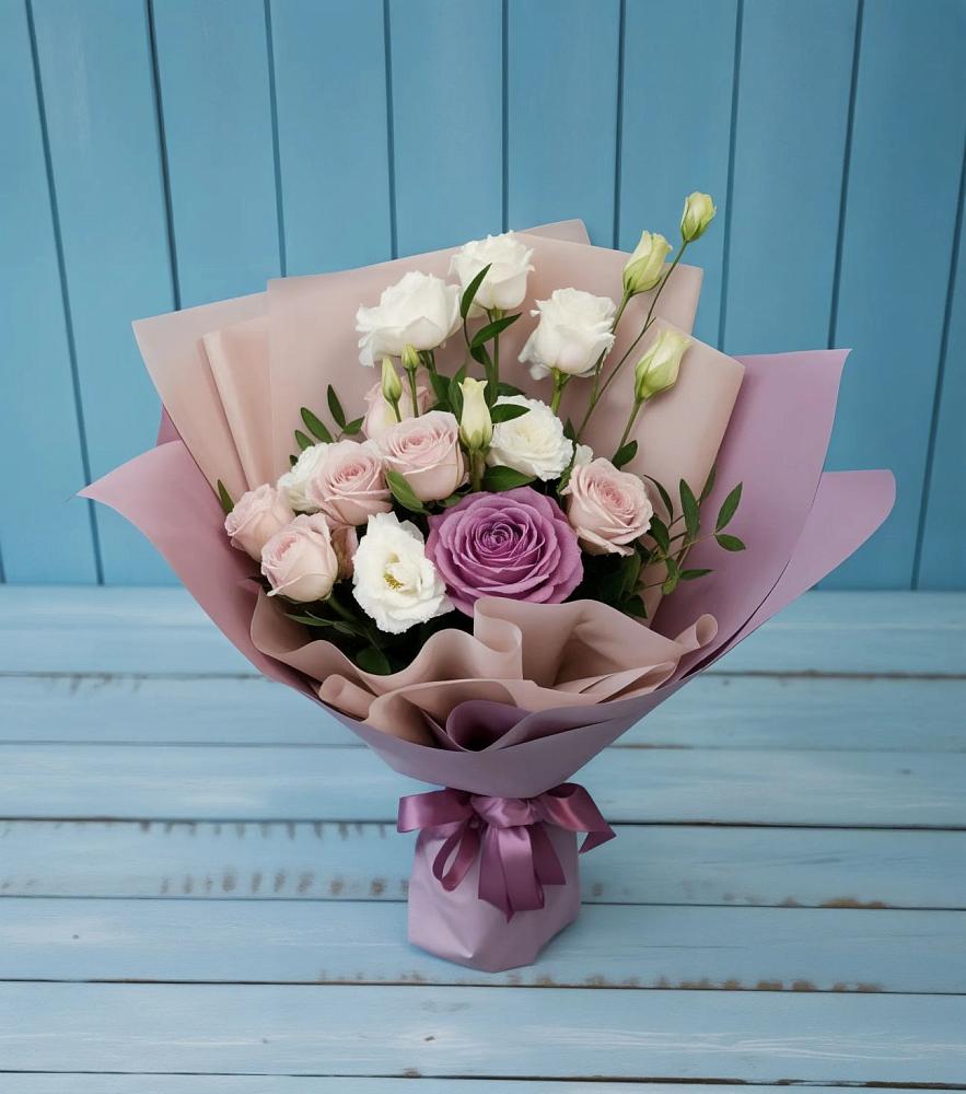 Букет цветов из: Розы и Лизиантусы в городе Мегион